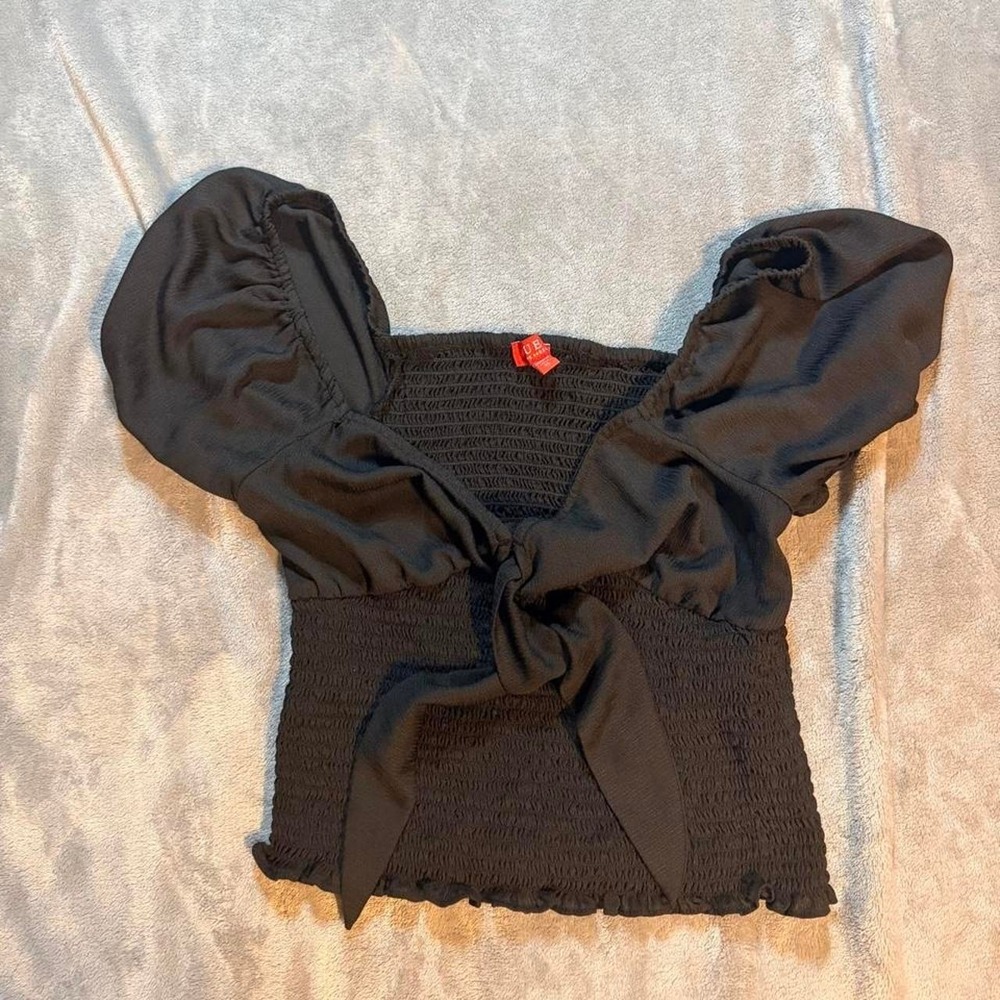Black guess blouse